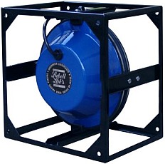 Altavoz subacuático Lubell LL964C en una jaula protectora negra